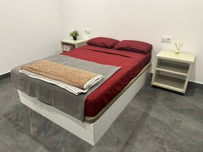 Basic Room, City View | Free WiFi - Fast Latin Home (Seville)