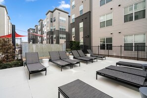 Terrace/patio - Kasa Dallas Apartments Near SMU (Dallas)