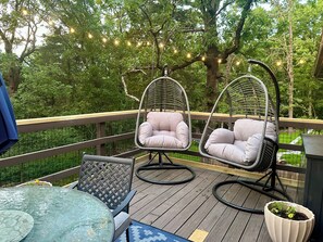 Outdoor dining - Private Pickleball Court, Sauna, Hot Tub, Heart of Branson, Sleeps 13! (Branson)