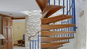 A spiral staircase with wooden steps and blue railings. - Cottage in Devon With Private Hot Tub (Newton Abbot)