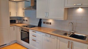 Cottage | Private kitchen - Cottage in Devon With Private Hot Tub (Newton Abbot)