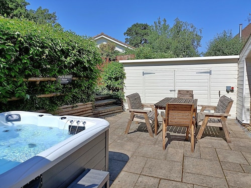 6 Persons Cottage in Bovey Tracey, No Deposit