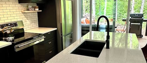 Frigorifero, microonde, forno, piano cottura