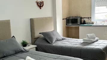 Espacio para trabajar con laptop y wifi gratis