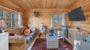 Chalet | Living room - Lodge in Suffolk Near Scenic Trails (Bury St Edmunds)