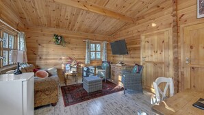 Chalet | Living room - Lodge in Suffolk Near Scenic Trails (Bury St Edmunds)