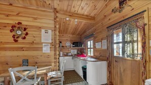 Chalet | Private kitchen - Lodge in Suffolk Near Scenic Trails (Bury St Edmunds)