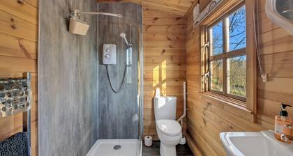 Lodge in Suffolk Near Scenic Trails