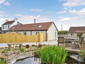 Outdoor dining - The Stables - UK48755 (Bempton, near Bridlington)
