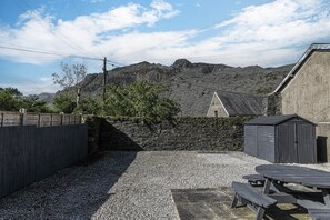 Cottage | Balcony - Cottage in Snowdonia With Movie Room & Views (Blaenau Ffestiniog)