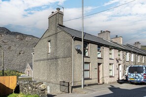 Cottage | Exterior - Cottage in Snowdonia With Movie Room & Views (Blaenau Ffestiniog)