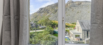 Cottage in Snowdonia With Movie Room & Views