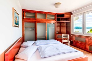 1 bedroom, iron/ironing board, travel crib, WiFi