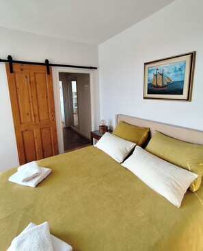 1 chambre, fer et planche à repasser, lit parapluie, Wi-Fi