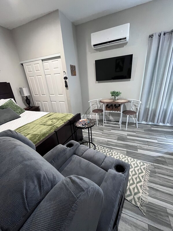 1 Schlafzimmer, Schreibtisch, Bügeleisen/Bügelbrett, kostenloses WLAN