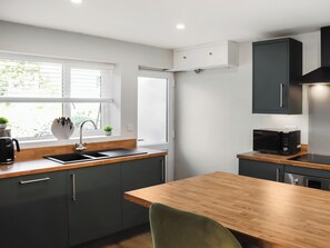 Dishwasher - 1 bedroom accommodation in Tal Y Bont, near Harlech (Tal Y Bont, near Harlech)