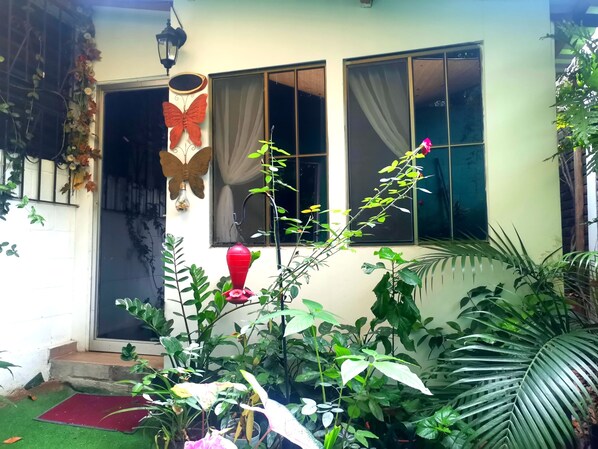 Down comforters, minibar, free WiFi, bed sheets - Suites Madero San Benito (San Salvador)