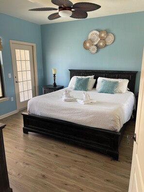 3 室のベッドルーム、アイロン / アイロン台、WiFi (無料)、ベッドシーツ