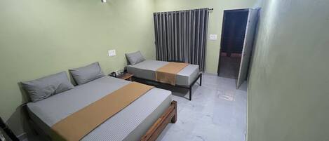 Chambre Familiale Double ou avec lits jumeaux, balcon, vue plage