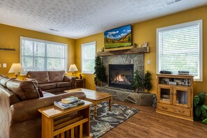 House, Multiple Beds (Angel's Roost #1320) | Living area - Angel's Roost #1320 (Gatlinburg)