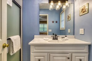 Bathroom - Angel's Roost #1320 (Gatlinburg)