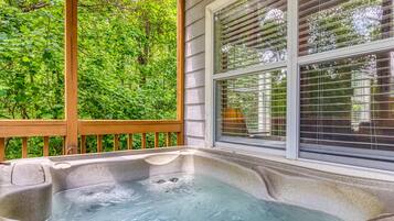 House, Multiple Beds (Angel's Roost #1320) | Outdoor spa tub