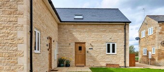 Pet-friendly Cottage in Countryside, No Deposit