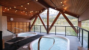 Indoor spa tub