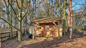 Unclassified image, 5 of 26, button - Lodge in Suffolk Countryside With BBQ (Bury St Edmunds)