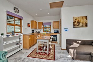 Chalet | Private kitchen - Holiday Chalet in Suffolk Countryside, No Deposit (Bury St Edmunds)