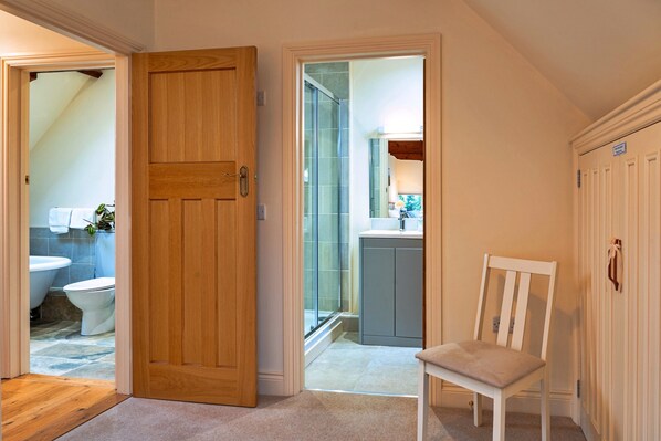 Bathroom - Cottage in Minehead Near Exmoor National Park (Minehead)