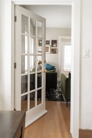 Interior. Large 2bd 2ba beautiful home in historical neighborhood center to everything.