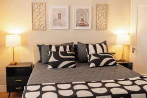 2 bedrooms, desk, iron/ironing board, travel cot - Large 2bd 2ba beautiful home in historical neighborhood center to everything. (Oklahoma City)