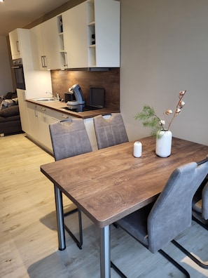 Dining - Vacation apartment in Ossenbrock - modern and bright with terrace, sauna & alpacas (Bissendorf)