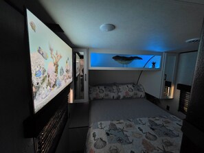 1 bedroom, WiFi, bed sheets - Stay at The Rusty Hooker a Cozy Camper in Perry Fl (Perry)