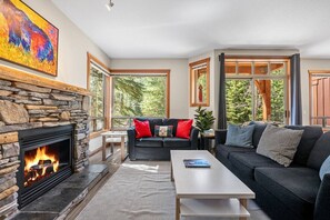 Televisie en een open haard