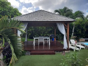 Outdoor dining - Family villa with pool + adjoining lodge & tropical garden - Saint-François, (Saint-François)