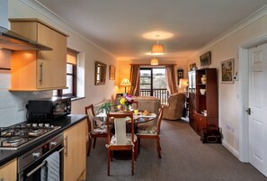 Bungalow | Private kitchen - Bungalow in Cornwall With Orchard Views (Hayle)