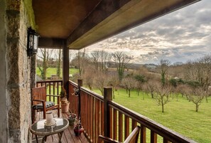 Bungalow | Balcony - Bungalow in Cornwall With Orchard Views (Hayle)