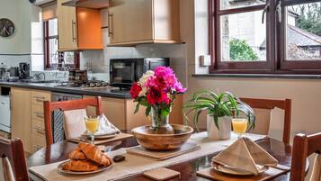 Bungalow | Dining