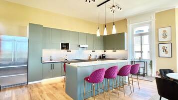 Fridge, microwave, oven, stovetop
