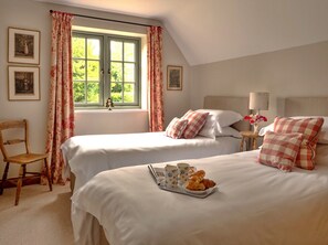 3 habitaciones y muebles diferentes