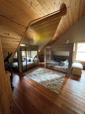 3 chambres, fer et planche à repasser, Wi-Fi, draps fournis