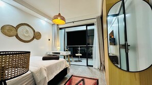 1 dormitorio, tabla de planchar con plancha, wifi y ropa de cama