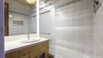 Apartment | Bathroom