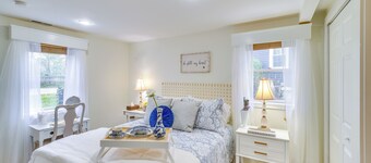 Hike, Sip & Explore: Charming Waterford Cottage!