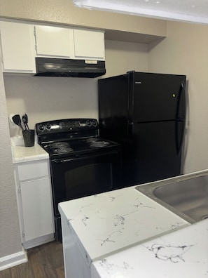 Mikrowelle, Ofen, Herdplatte, Geschirrspüler