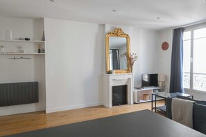 Living area - Modern Apartment - 2br-4p- Canal Saint-martin (Paris)