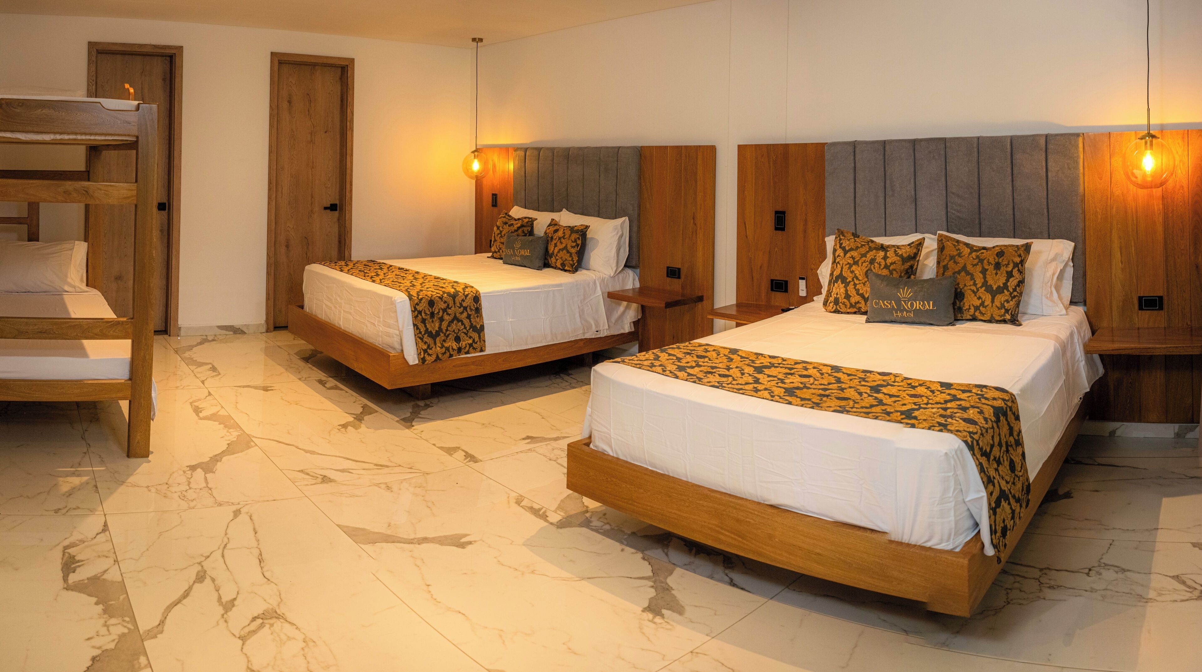 Espacio para trabajar con laptop y wifi gratis 