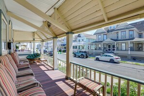 Property grounds - Walk to Beach & Dtwn: Apt in Ocean Grove (Ocean Grove)